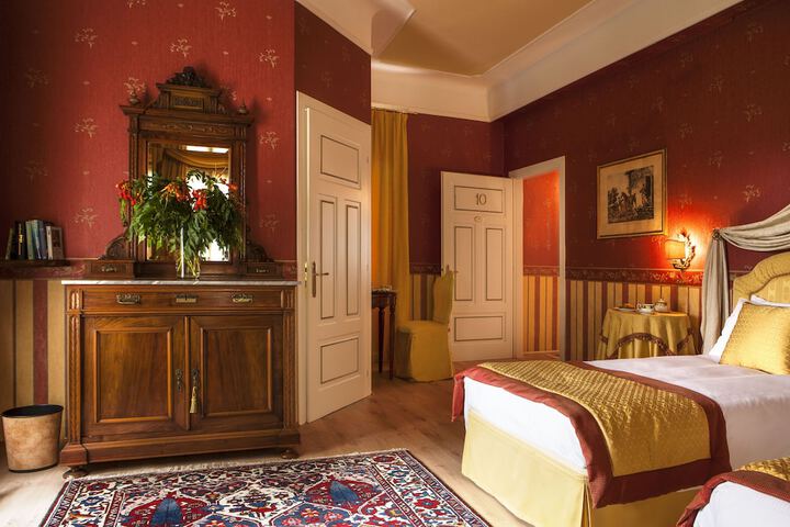 Room 13 of 79