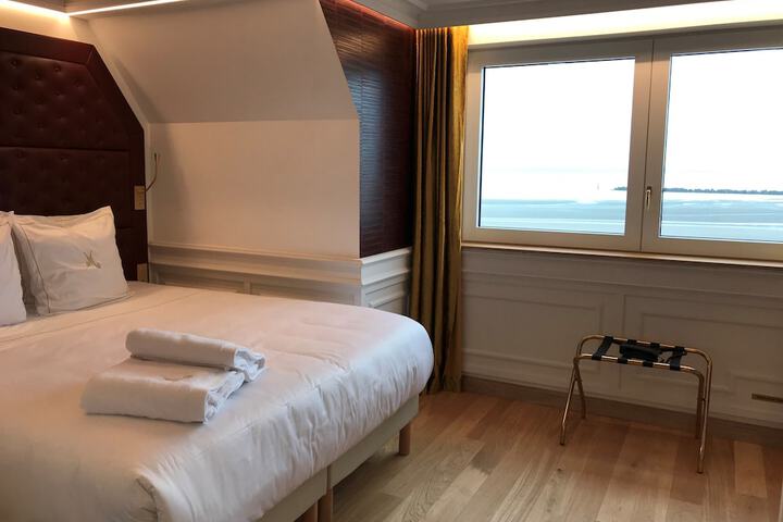 Room 17 of 71