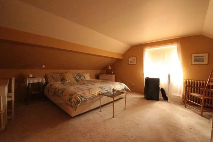 Room 2 of 18