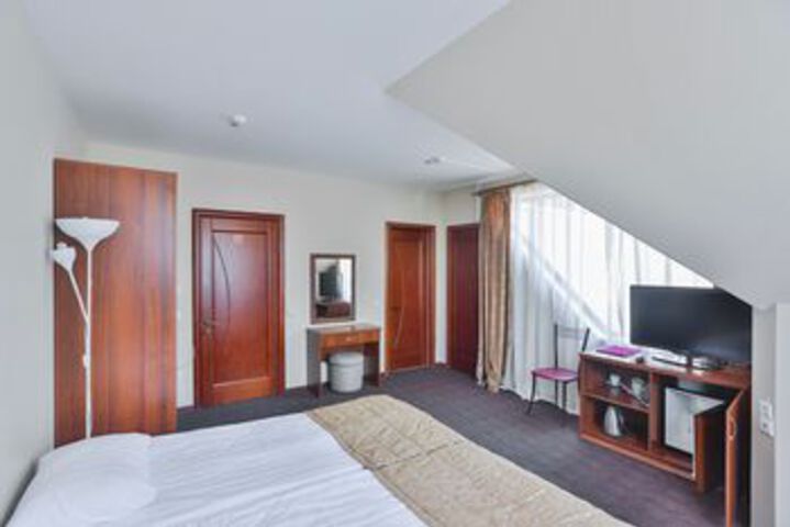 Room 13 of 25