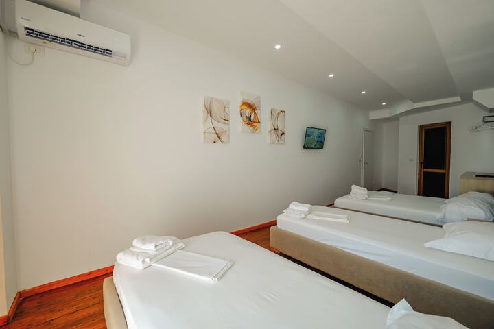 Room 16 of 98