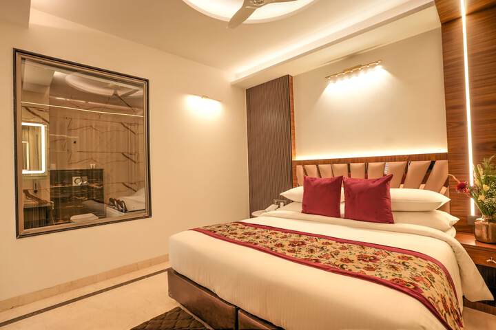 Room 34 of 62