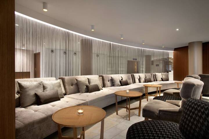 Lounge 155 of 167