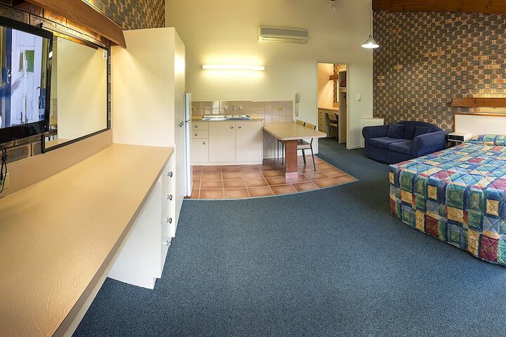 Room 10 of 42