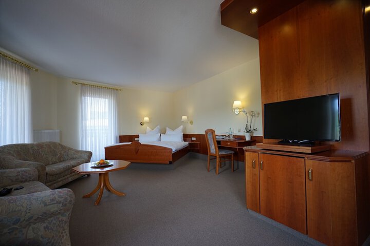 Room 10 of 24