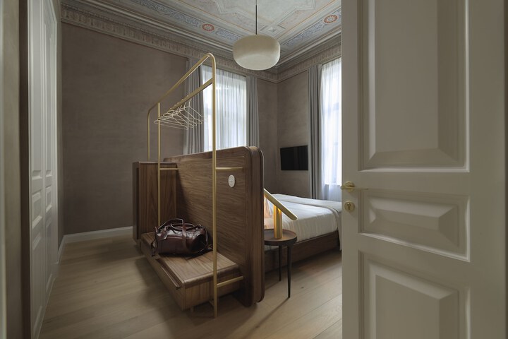Room 17 of 67