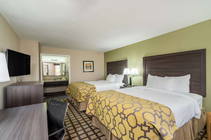 2 Double Beds (3 of 4)