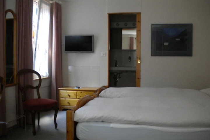 Room 3 of 11