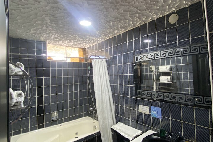 Room 35 of 64