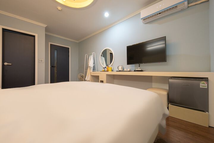 Room 21 of 25