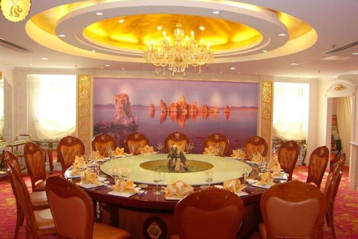 Dining 20 of 180