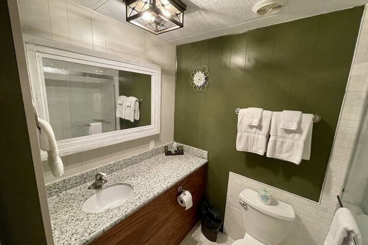 Room 393 of 504