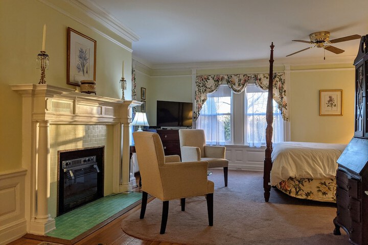 Room 28 of 258