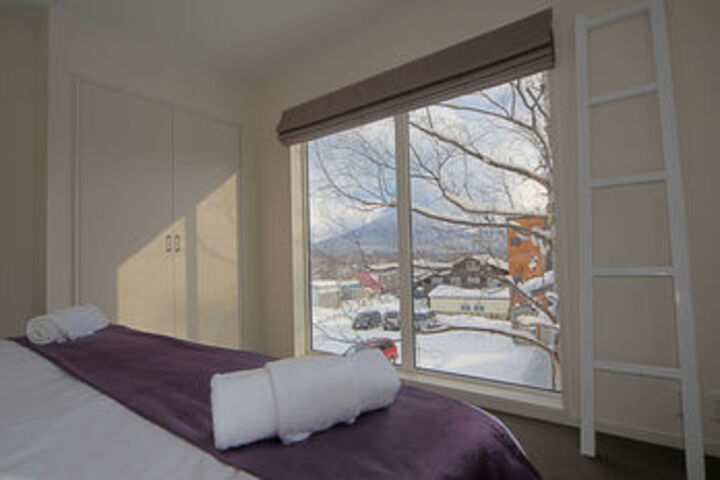 Room 9 of 35