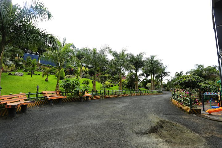 Hotel Exterior 45 of 63