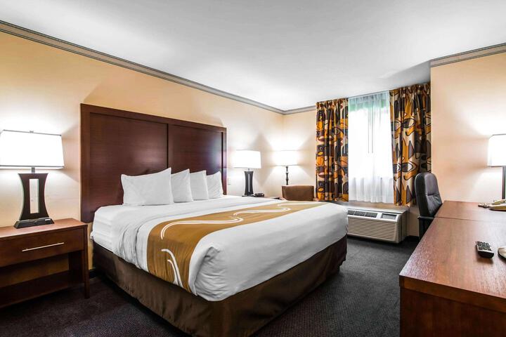 1 King Bed (2 of 6)