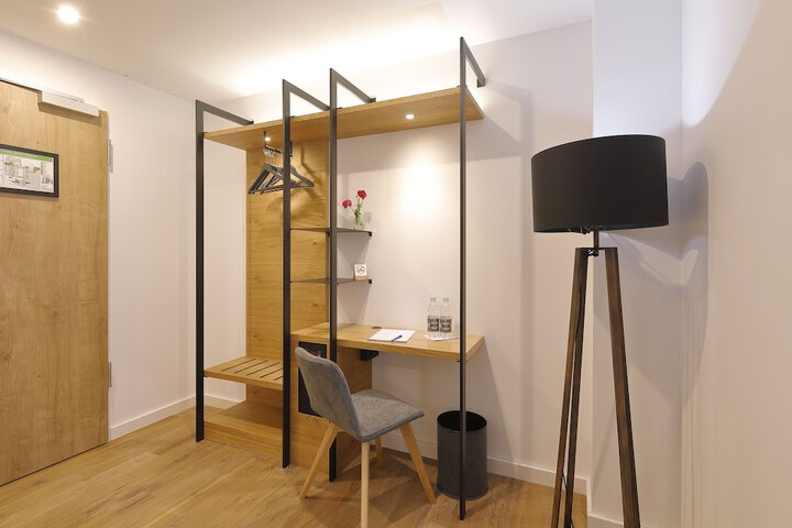 Room 25 of 60
