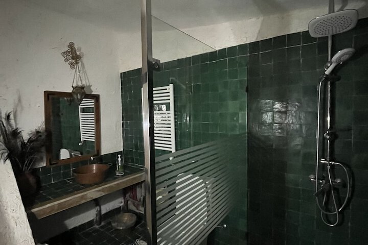 Room 14 of 30