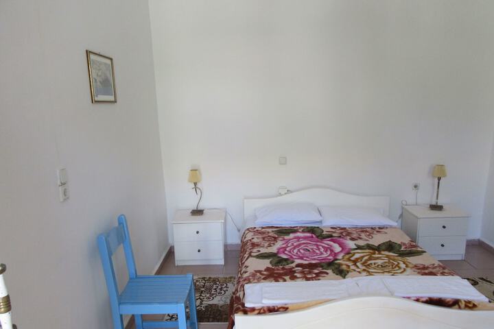 Room 5 of 17