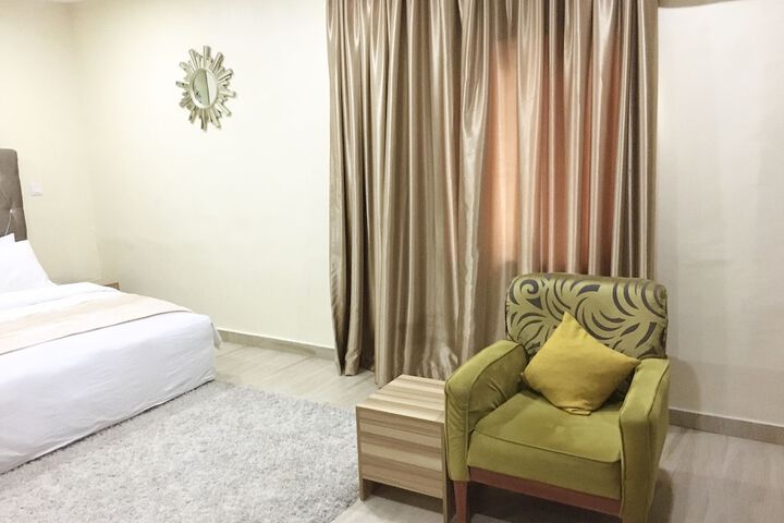 Room 9 of 38