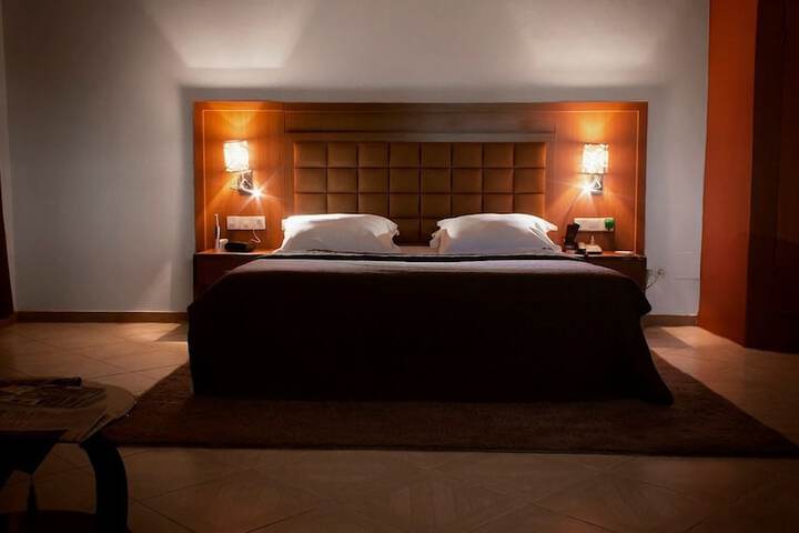 Room 12 of 38