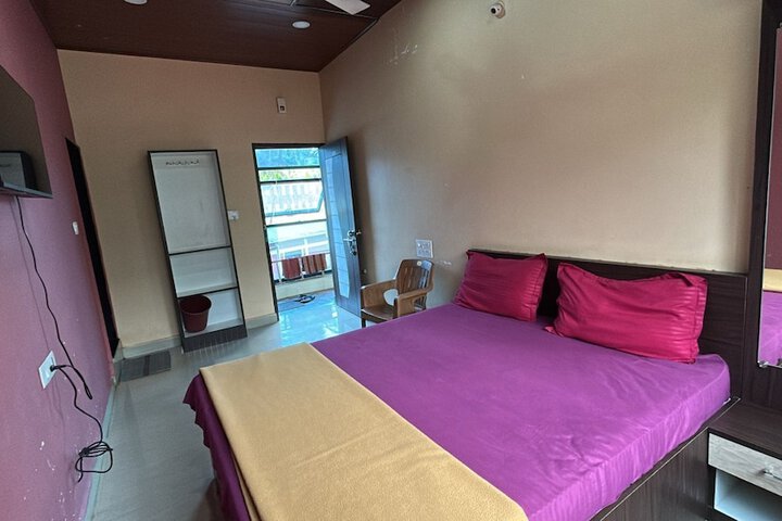 Room 6 of 27