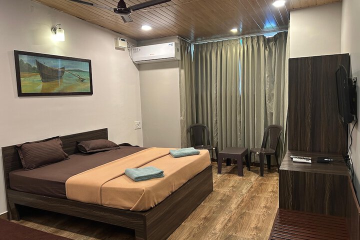 Room 5 of 18