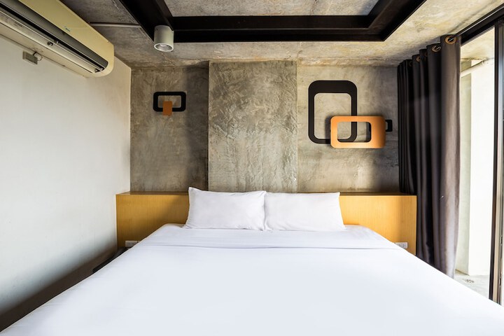 Room 21 of 34