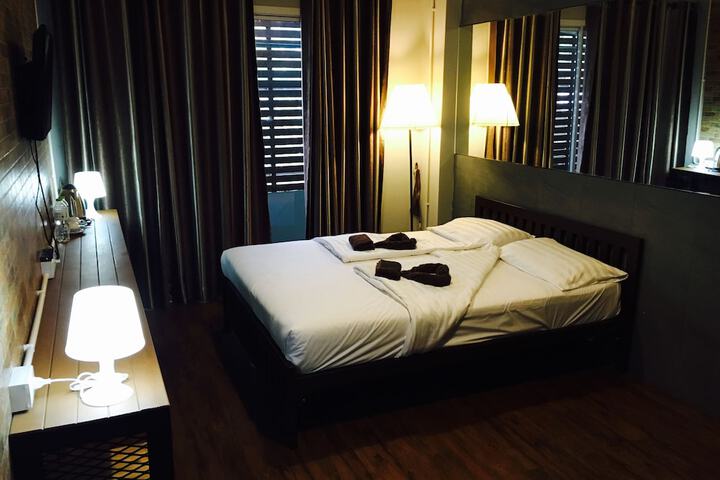Room 15 of 37