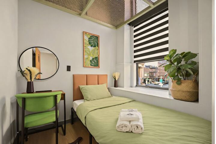 Room 18 of 35