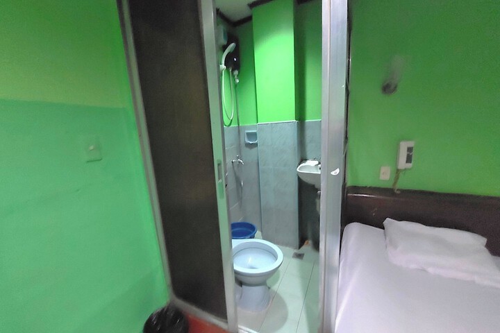 Room 9 of 24