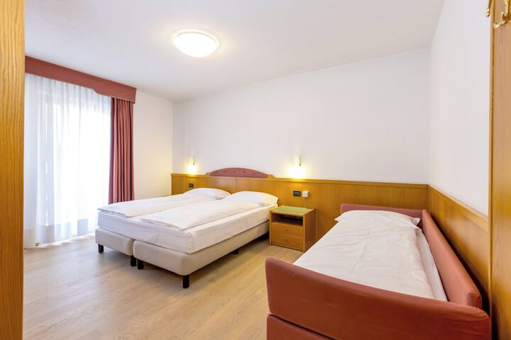 Room 37 of 110