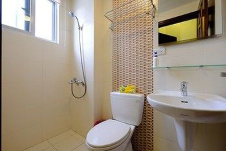Room 4 of 33