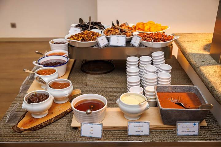 Breakfast/Coffee Service 62 of 76