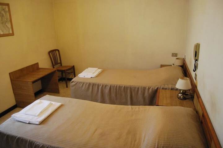Room 7 of 25