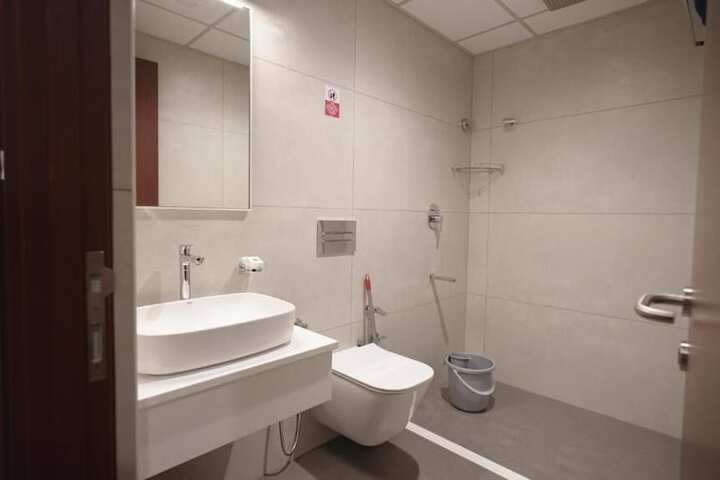Room 34 of 40