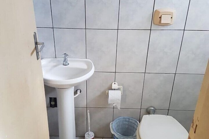 Room 14 of 18