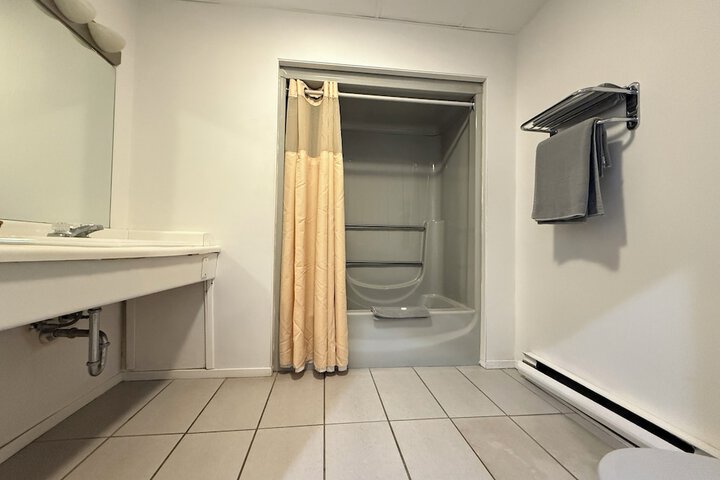 Room 32 of 42
