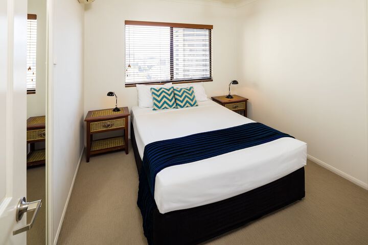 Room 10 of 99