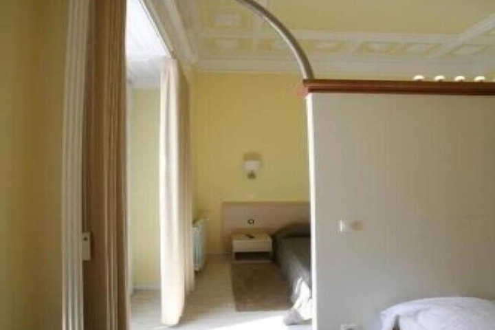 Room 11 of 38