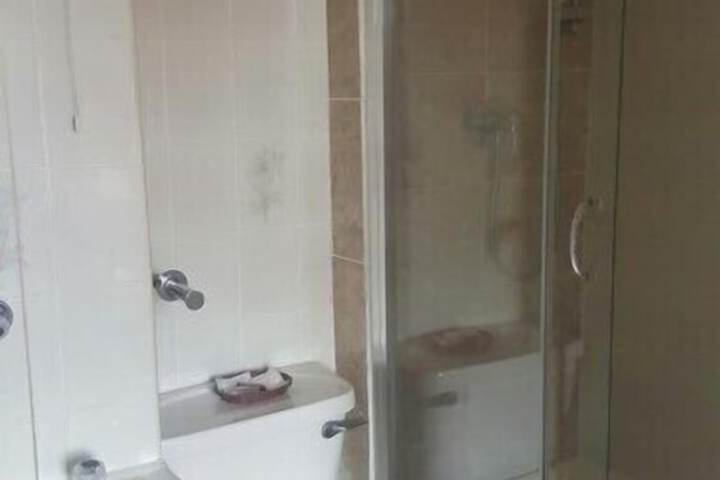 Room 7 of 27