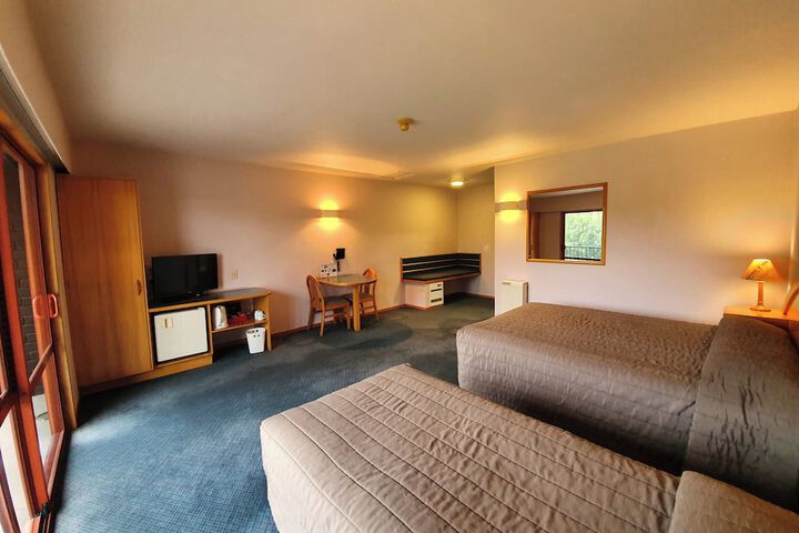 Room 10 of 38
