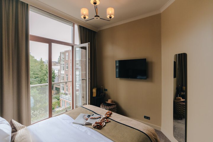 Room 30 of 49