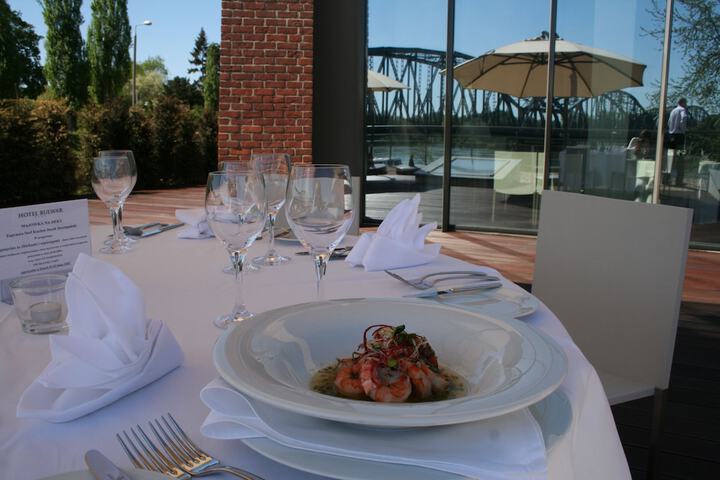 Dining 66 of 70