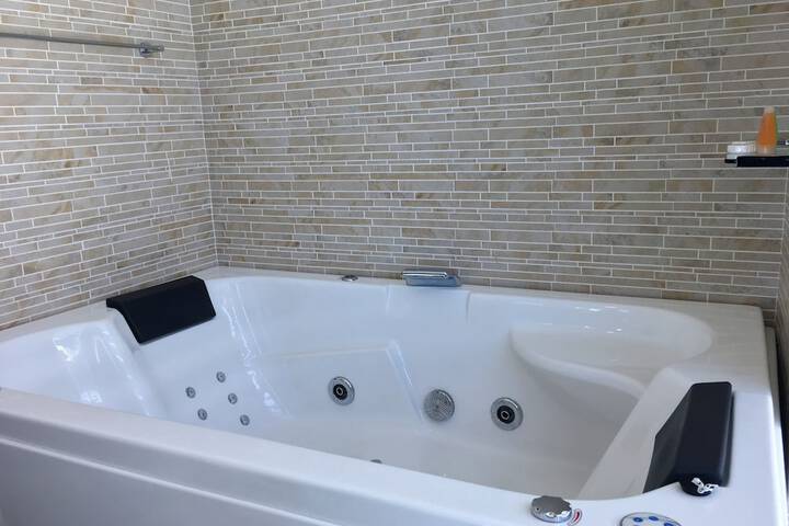 Hot Tub 57 of 87