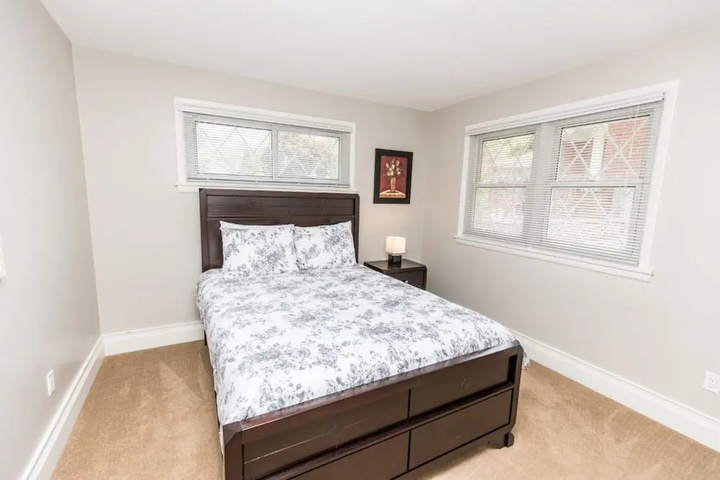 Room 4 of 16