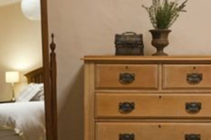 Room 6 of 12