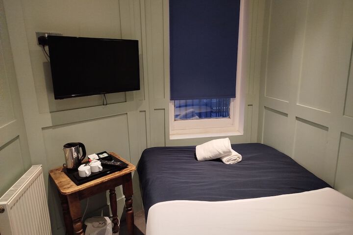 Room 27 of 52