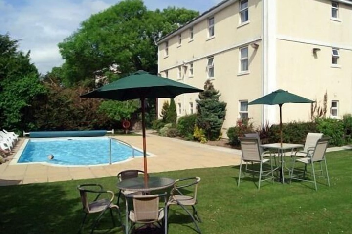 Hotel with Pool