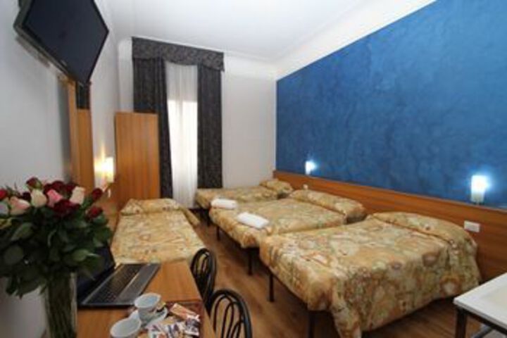 Room 33 of 40